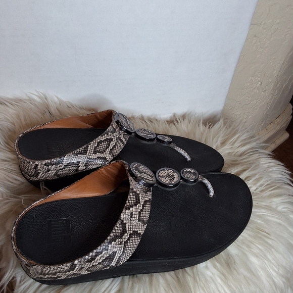 Fit Flop Faux Snake Halo Platform Sandals 9 - Picture 4 of 9